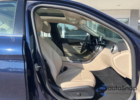 2017 Mercedes-Benz C 300 4Matic из США, поврежденный, VIN 55SWF4KB3HU222509